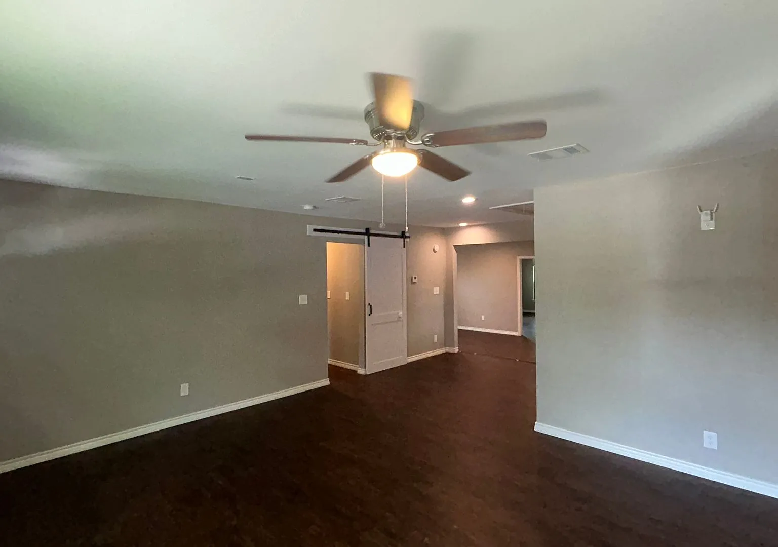 Charming 3 Bedroom/3 Bath Near TCU — Photo 3
