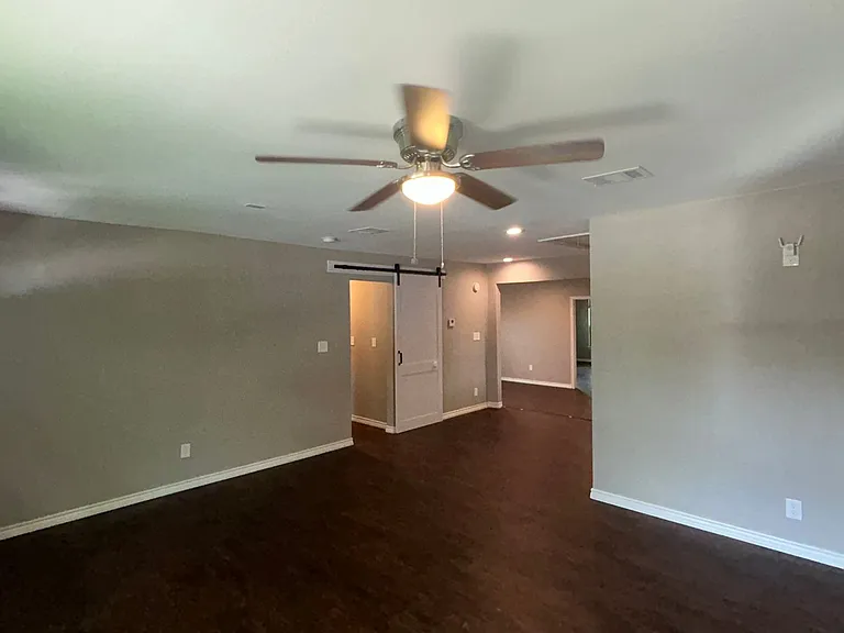 2816 Gordon Ave — Photo 3
