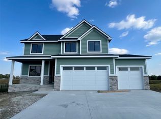 240 NW Copperleaf Ct, Waukee, IA 50263