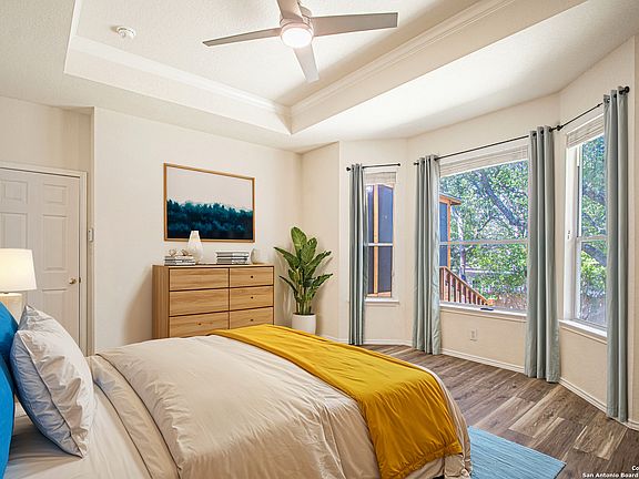 4th image of 26807 Redstone Hill