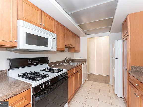 5th image of 1326-42 Spruce St #705
