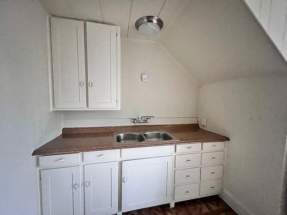 3rd image of 1530 W 4th Ave APT C