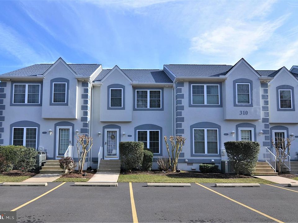 1st image of 310 Blue Heron Dr #3102