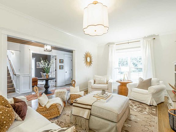 3rd image of 470 Park Ct