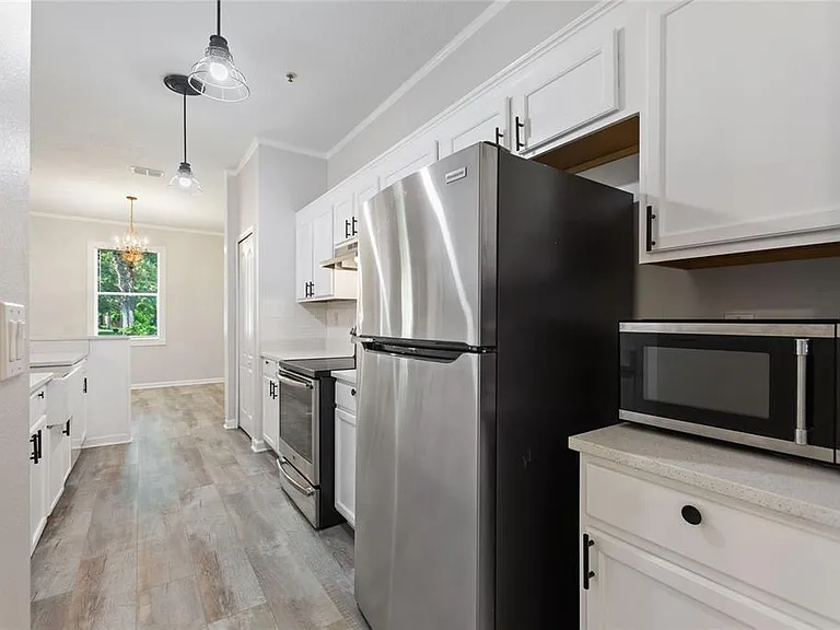 1220 Priory Cir — Photo 21