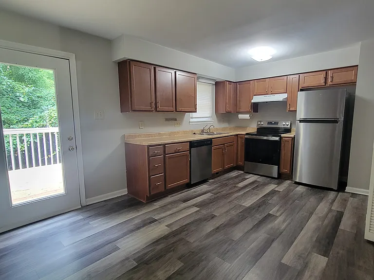 100 Bramble Ct — Photo 4
