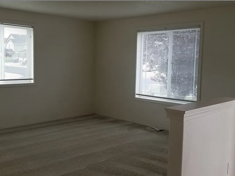 618 S Harborview St — Photo 2