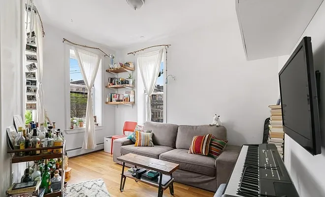 Rented by L Rose Realty (Brokerage) | media 14