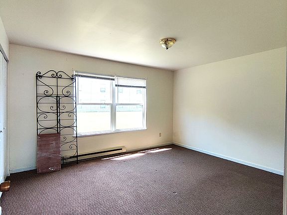 5th image of 1019 E Union St