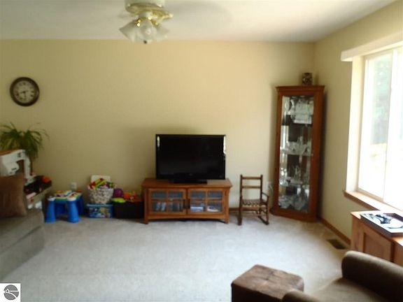 5th image of 1580 E Wexford Ave