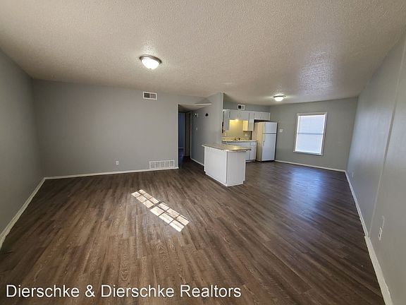 4th image of 902 Shiloh St #908-14