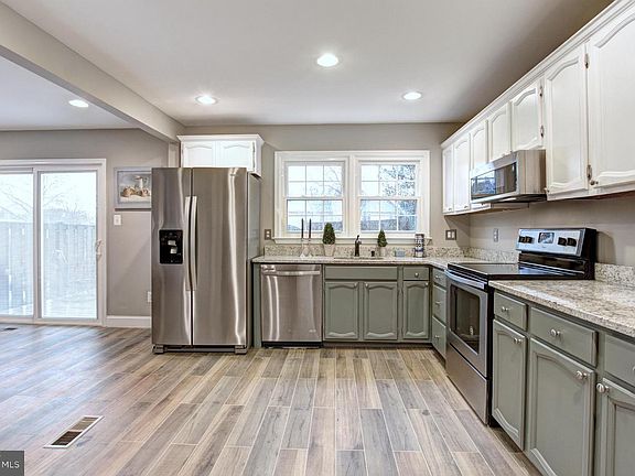 4th image of 5413 Galley Ct