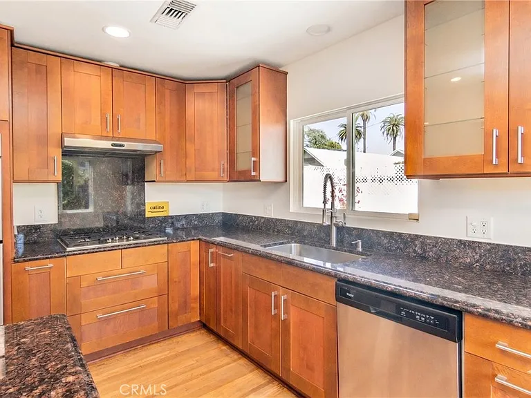 1094 S Plymouth Blvd — Photo 14