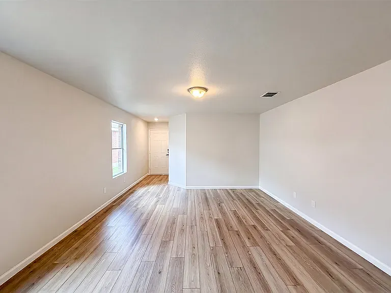 4 bed, 1609 sqft, $2,200 — Photo 3