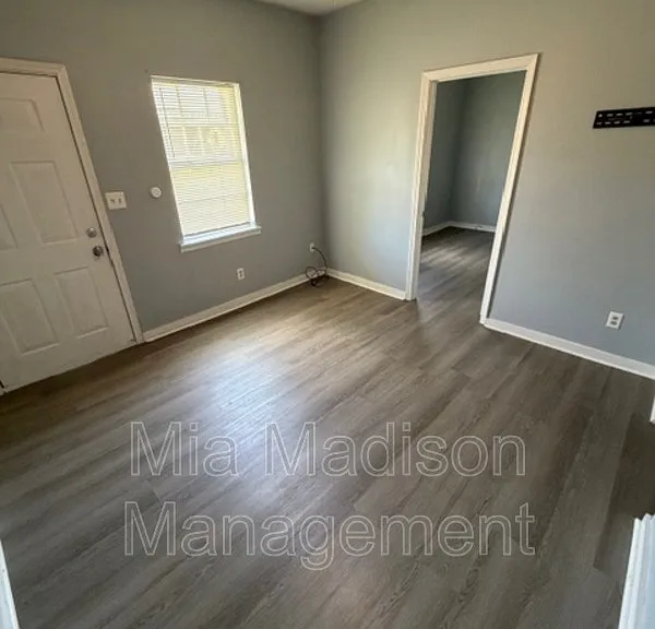 1419 Richards St — Photo 3