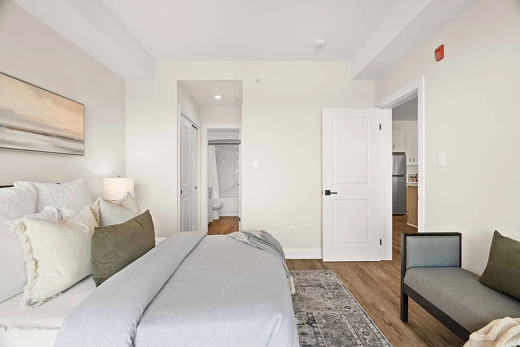 660 Sunningdale Road East London — Photo 3