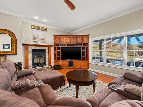 5th image of 3832 Rigolette Rd