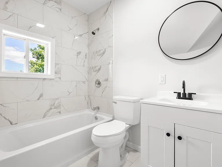 146 Hobart St #3 — Photo 8