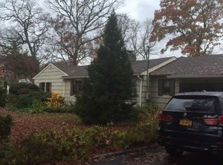 3 Donna Pl, East Islip, NY 11730