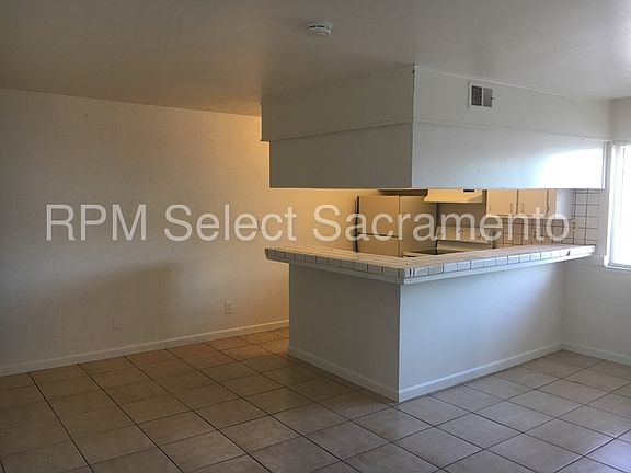4th image of 83 Nedra Ct