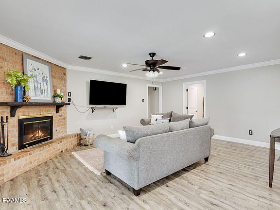 5th image of 226 Saint Benjamin Dr