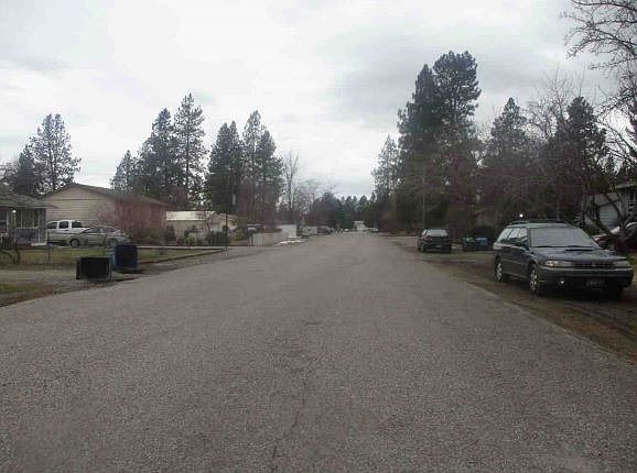 Exterior Neighborhood (street photo)