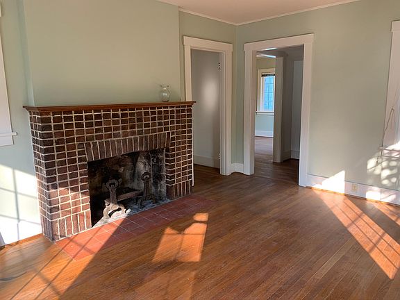 4th image of 10733 Phinney Ave N
