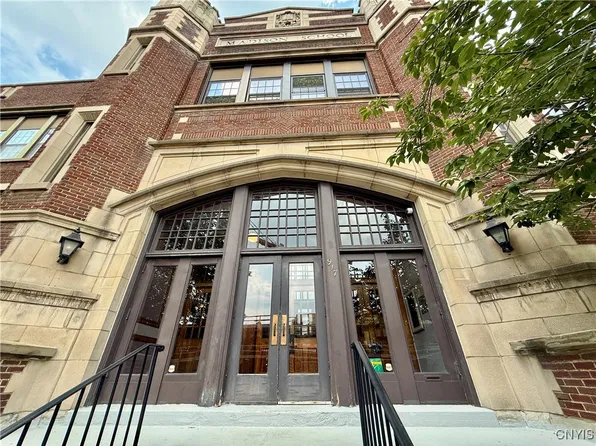 917 Madison St APT 9, Syracuse, NY 13210