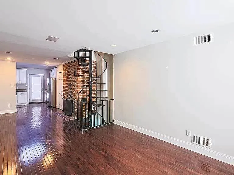 748 McHenry St — Photo 1