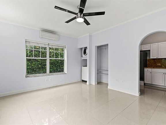 2nd image of 445 Brazilian Ave APT 11