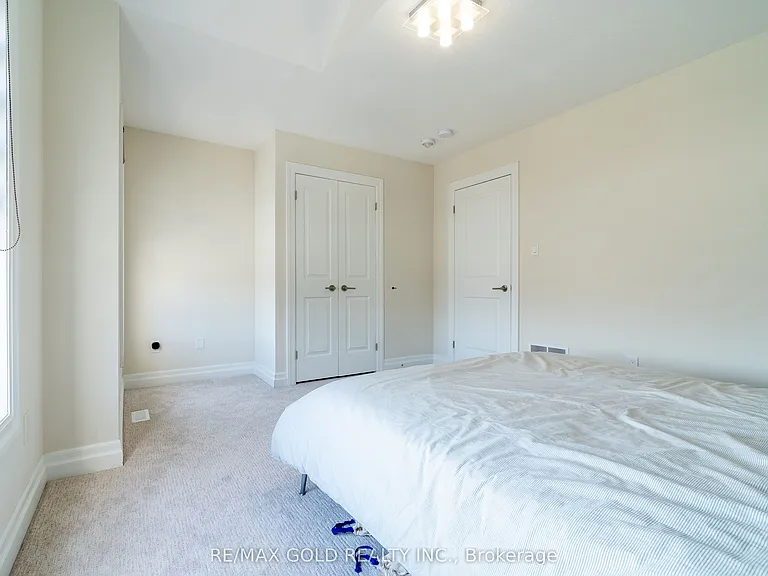 2591 Sheffield Blvd — Photo 38