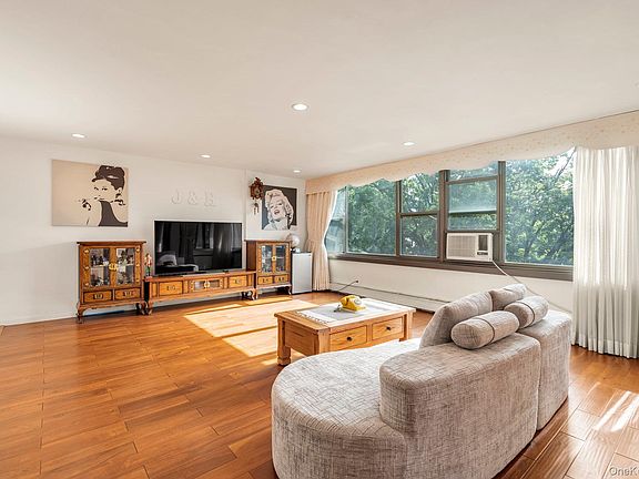 3rd image of 10-10 166 Street #6D