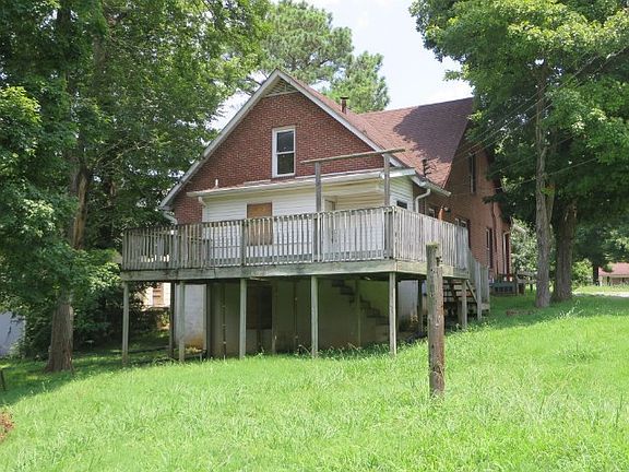 3rd image of 836 Richardson St