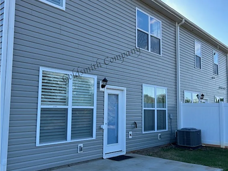 517 Yellow Fox Rd — Photo 2