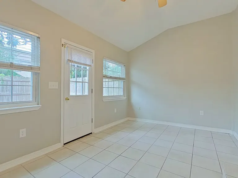 107 Skinner Cir — Photo 8