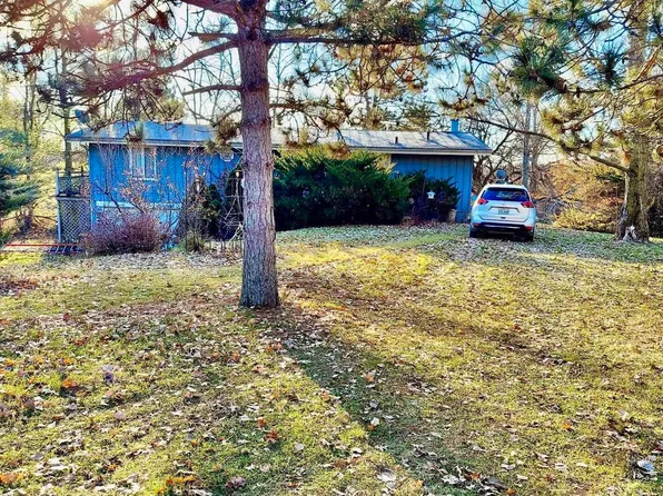852 270th St, Viola, IL 61486