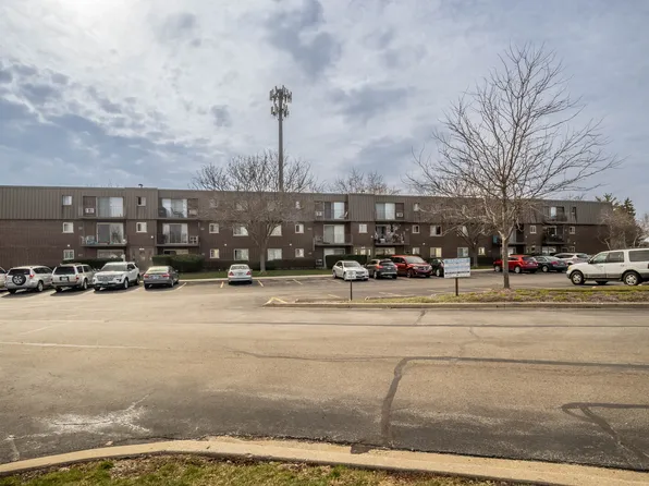 586 Fairway View Dr #1-1D, Wheeling, IL 60090