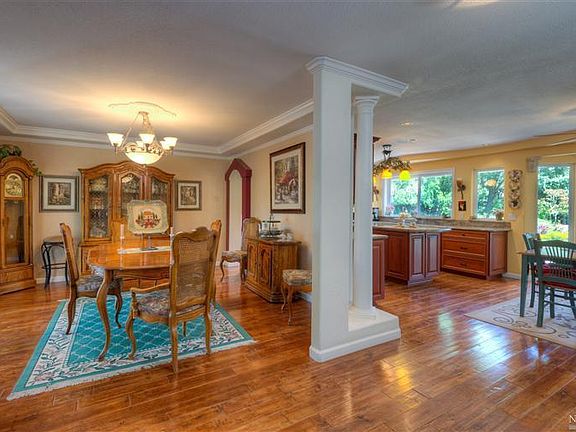 4th image of 16557 Arnold Dr