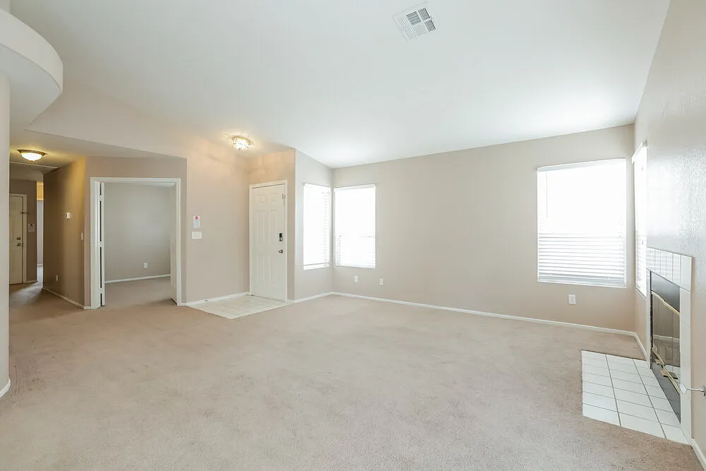 3 bed, 2.0 bath, 1322 sqft, $2,290 — Photo 4