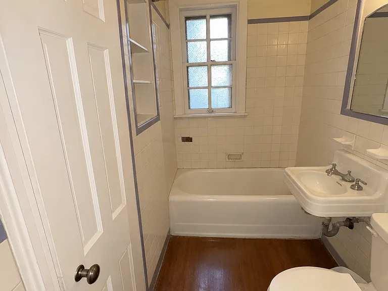 406 W 33rd St #A — Photo 8