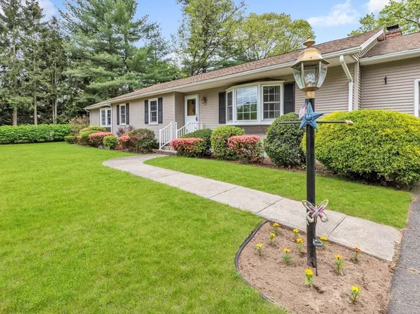 11 Wildwood Ln, South Hadley, MA 01075