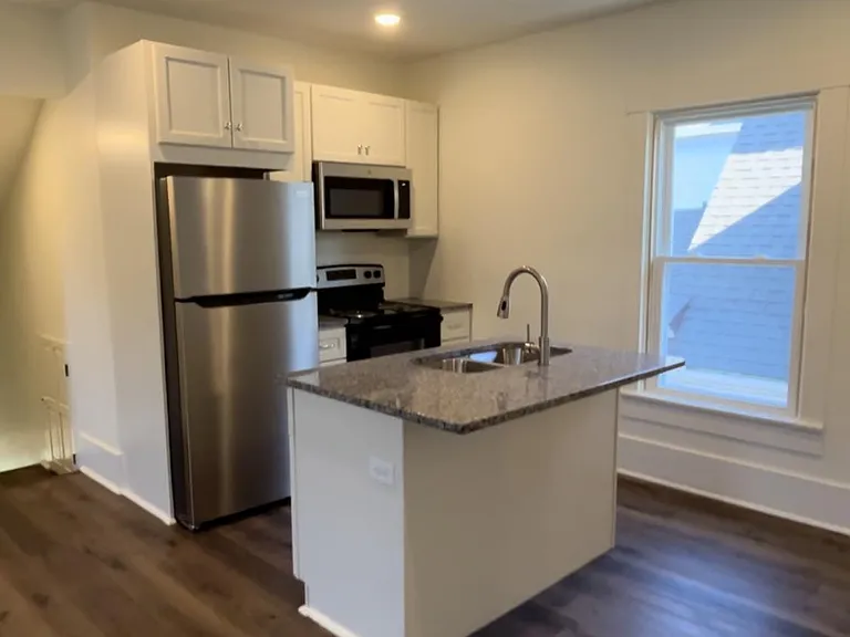 209 E Main St — Photo 1