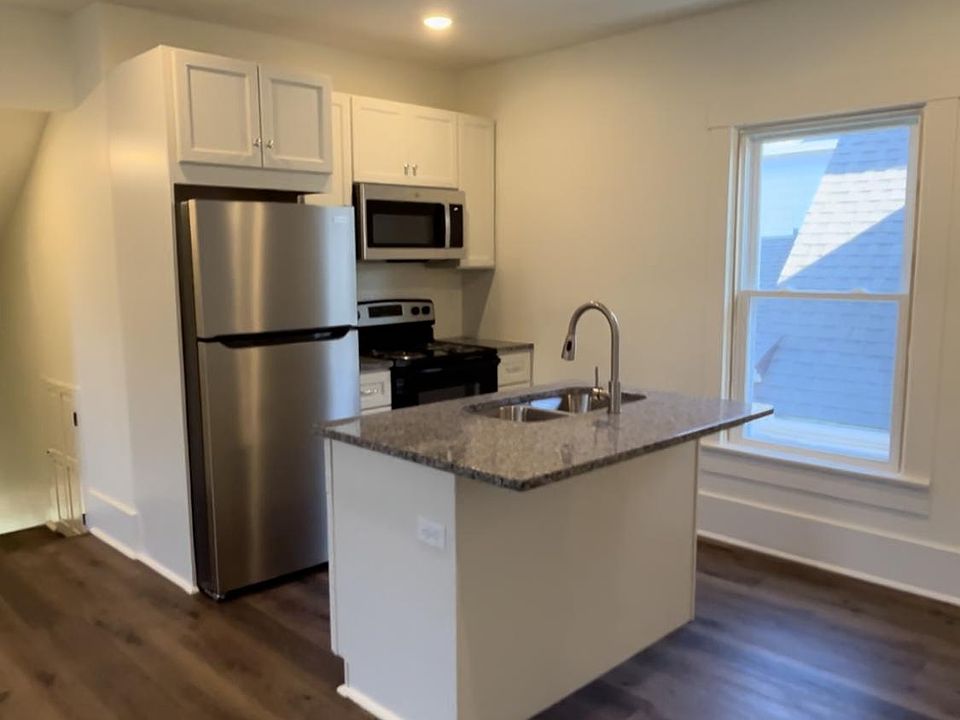 1st image of 209 E Main St