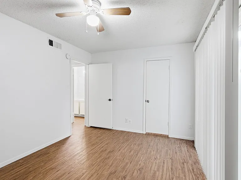 2705 Windswept Cv — Photo 12