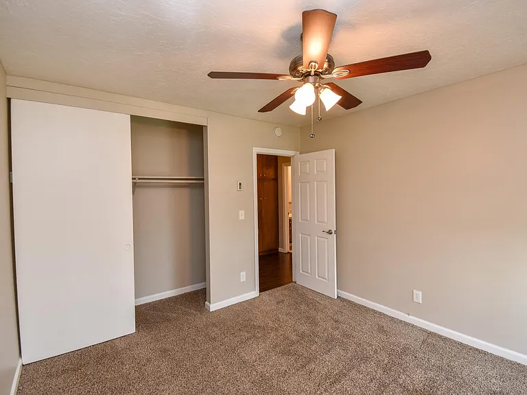 Megan Court Apartments — Photo 36