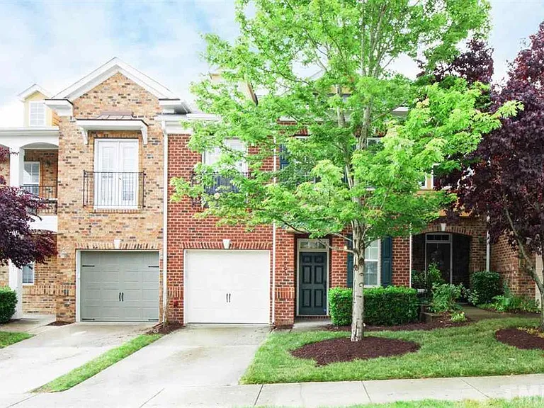 1003 Remington Oaks Cir — Photo 1