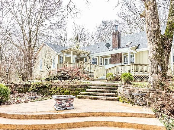 5th image of 395 Clara Dr