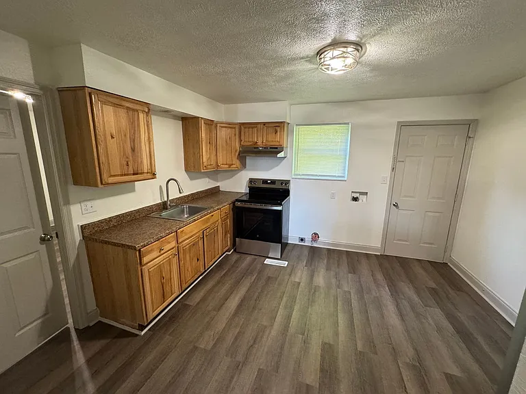 1155 McFarland St — Photo 9