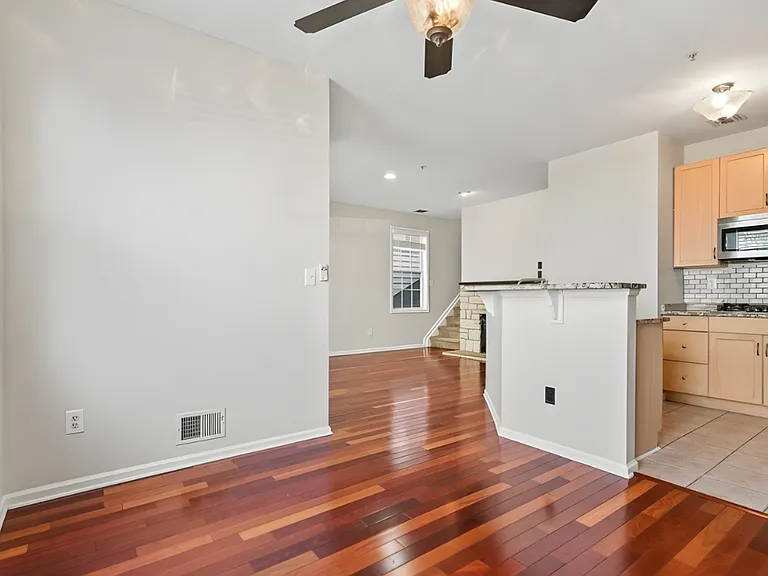 107 Brittany Ct — Photo 8