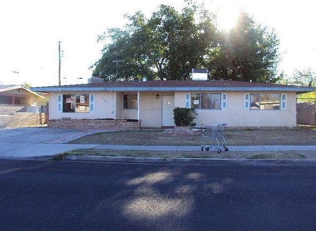 1st image of 1305 Silver Lake Dr